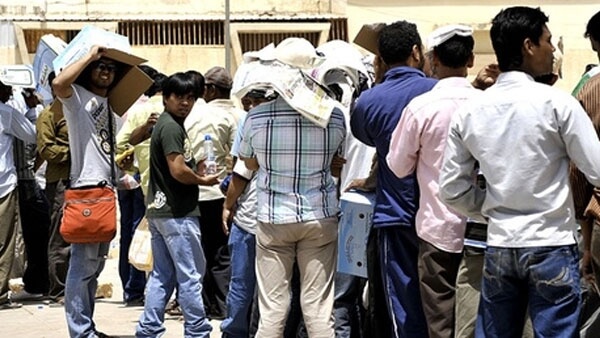 تجتذب المملكة العاملين والوافدين من الدول الفقيرة في آسيا وأفريقيا والشرق الأوسط