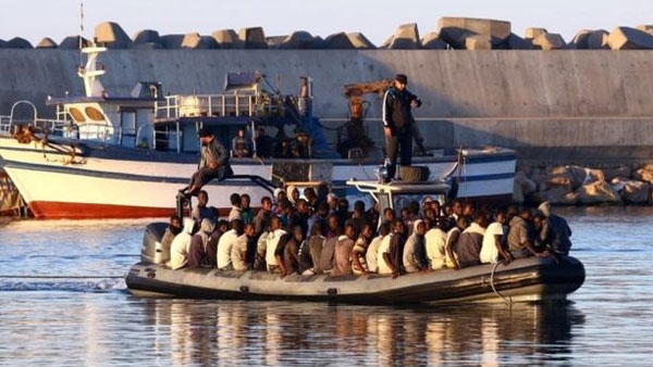 فقدان 97 مهاجرا بعد غرق مركب قبالة سواحل ليبيا